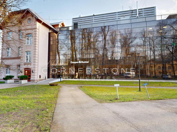 Renovēts biroju komplekss Torņkalnā