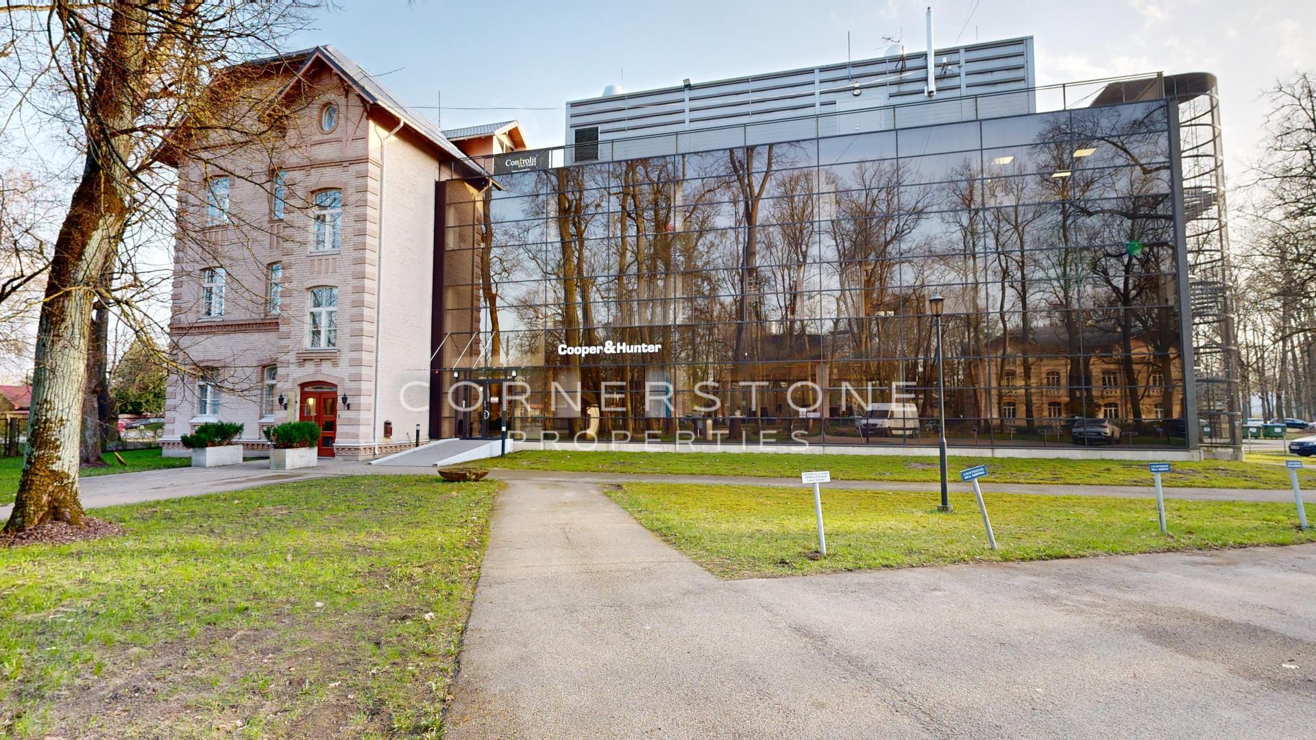 Renovēts biroju komplekss Torņkalnā