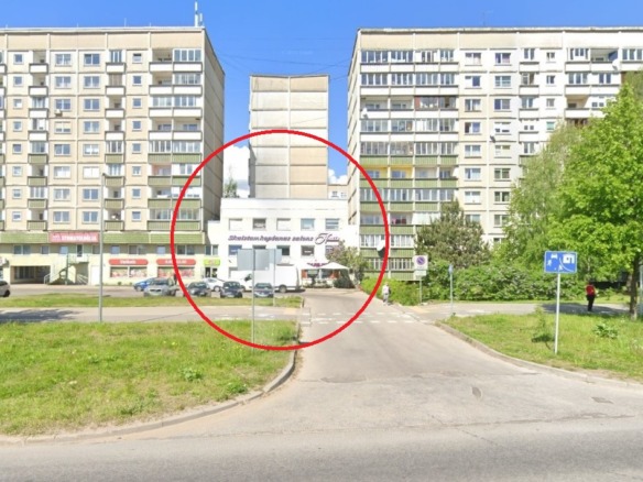 Pārdod daudzfunkcionālu ēku Ziepniekkalnā