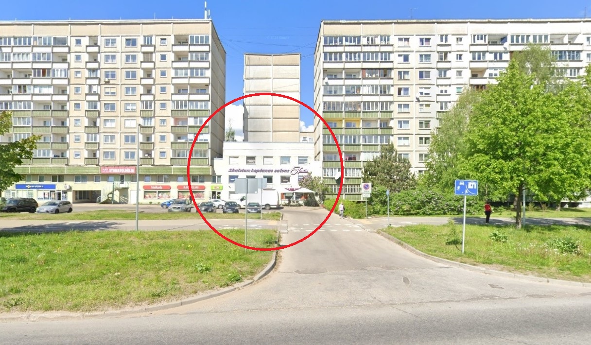 Pārdod daudzfunkcionālu ēku Ziepniekkalnā