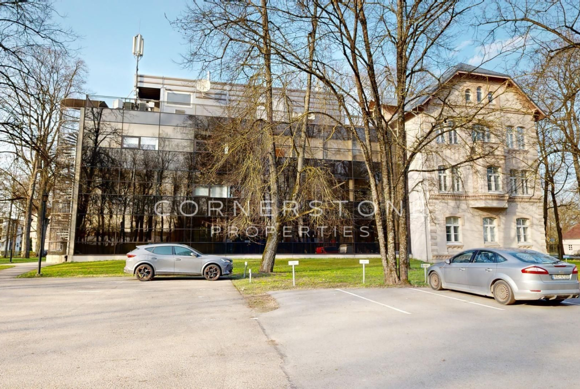 Renovēts biroju komplekss Torņkalnā