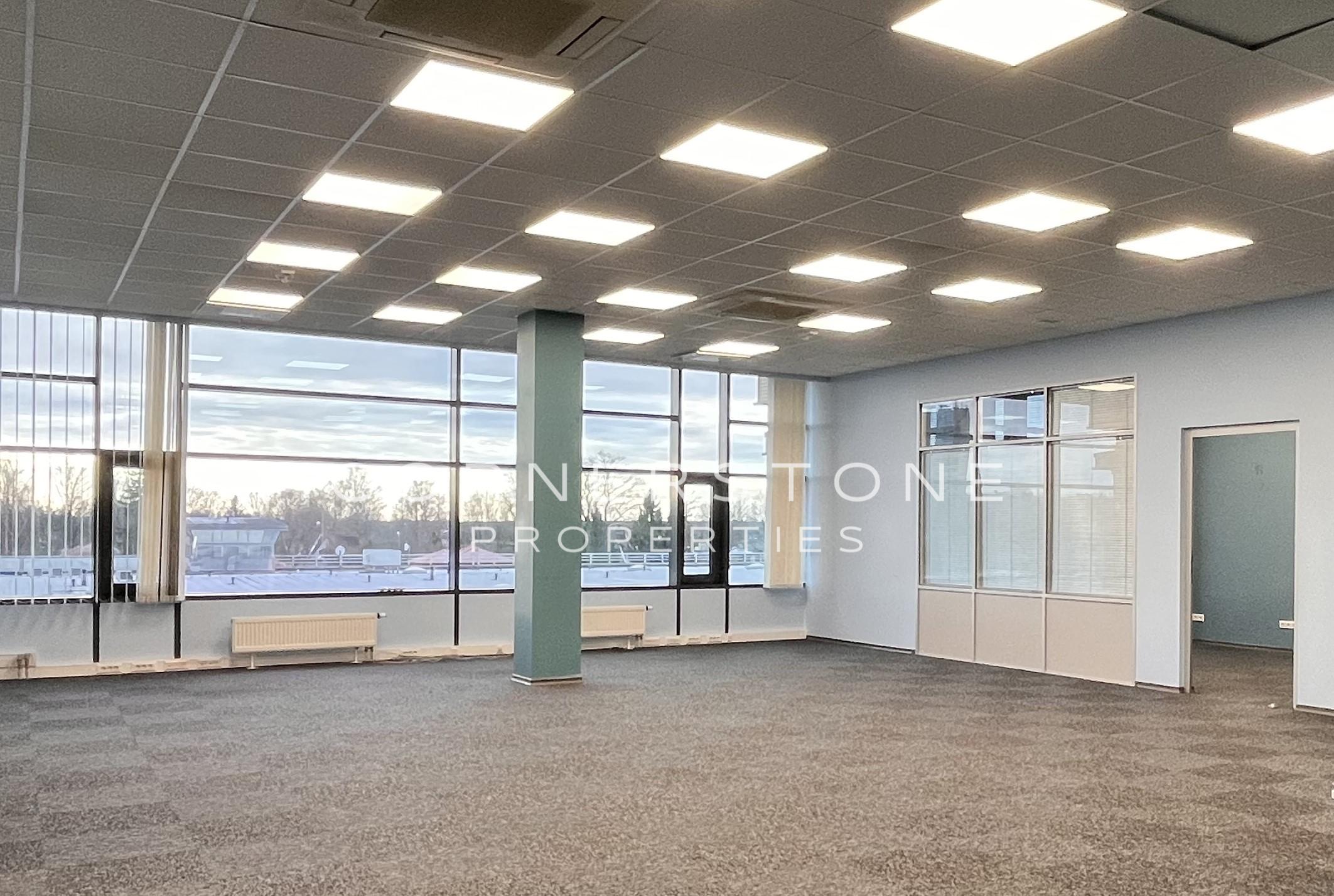 Biroja telpas 210 m2, Vienības gatvē 109