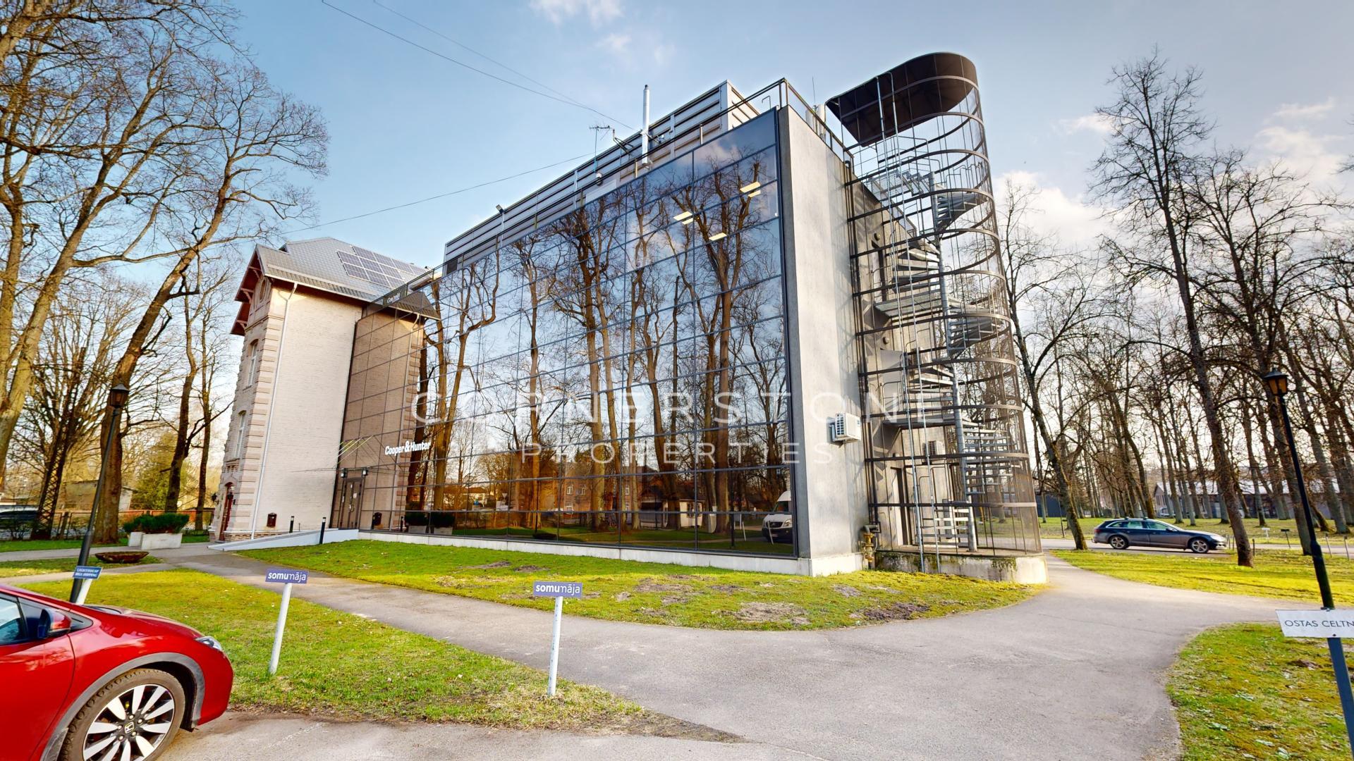 Renovēts biroju komplekss Torņkalnā