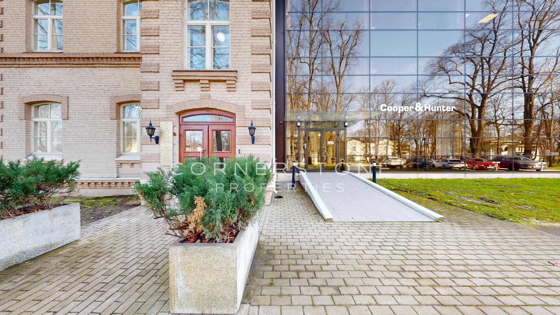 Renovēts biroju komplekss Torņkalnā