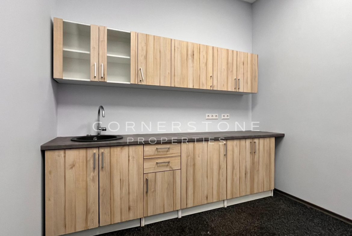 Biroja telpas 136 m², Vienības gatvē 109