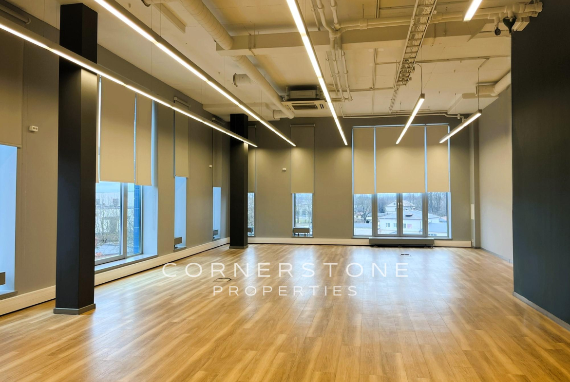 Birojs 354 m², Toma ielā 4