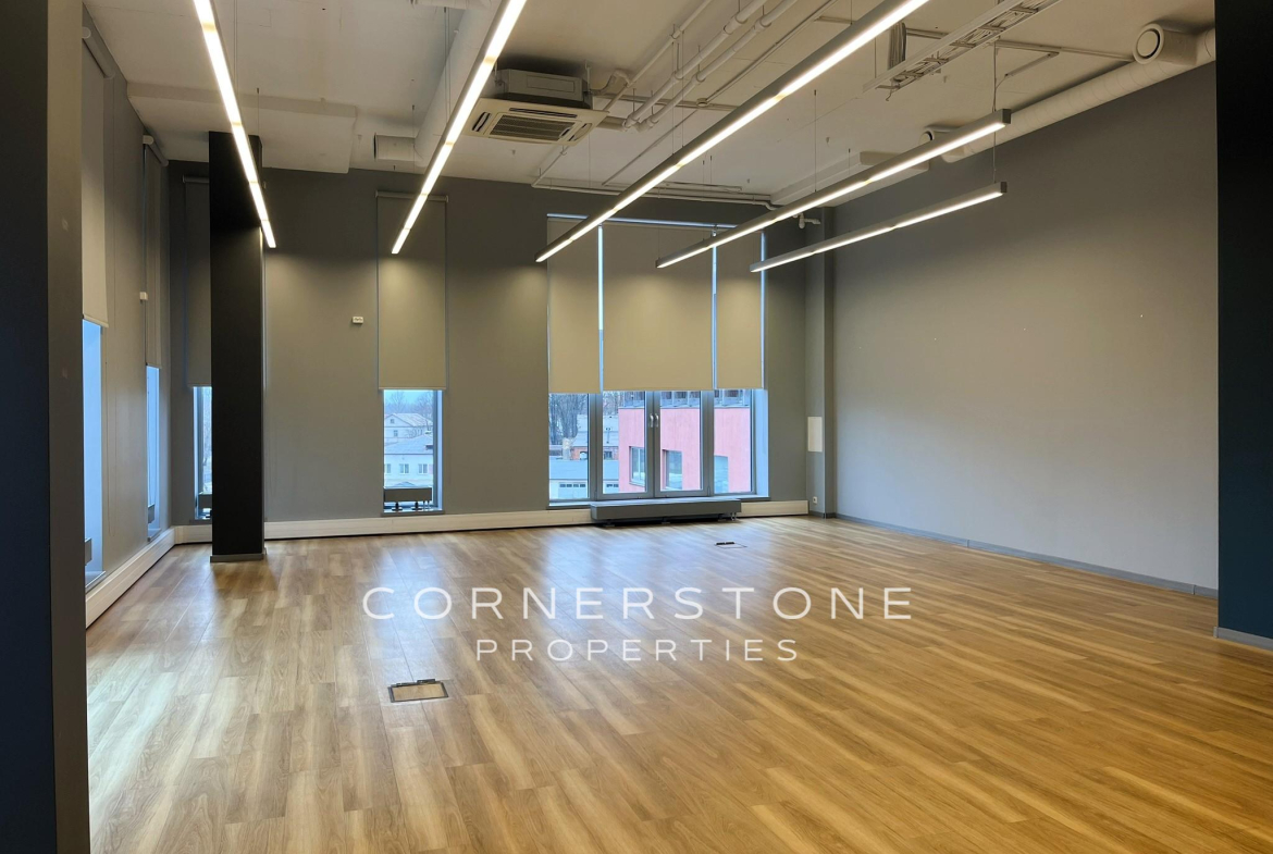 Birojs 354 m², Toma ielā 4