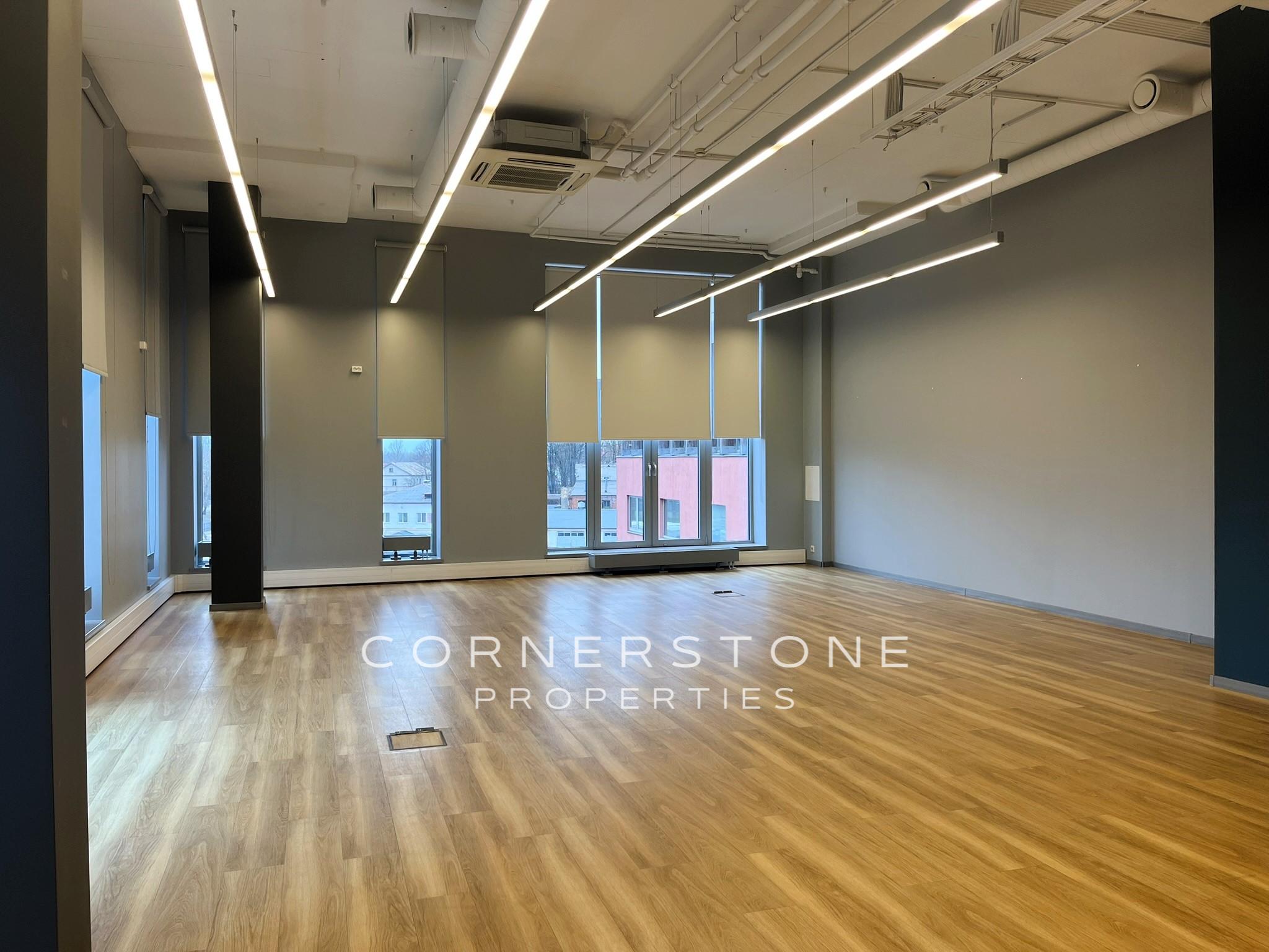 Birojs 354 m², Toma ielā 4