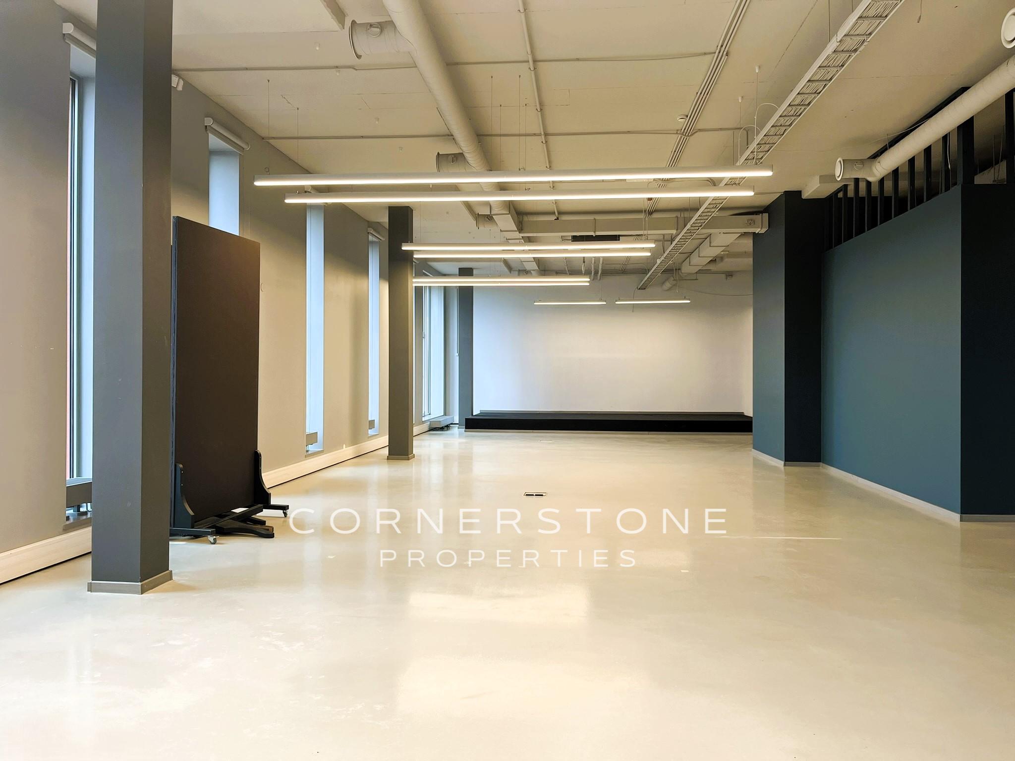 Birojs 354 m², Toma ielā 4