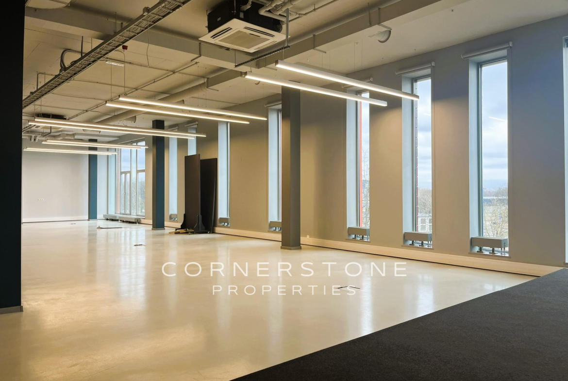 Birojs 354 m², Toma ielā 4