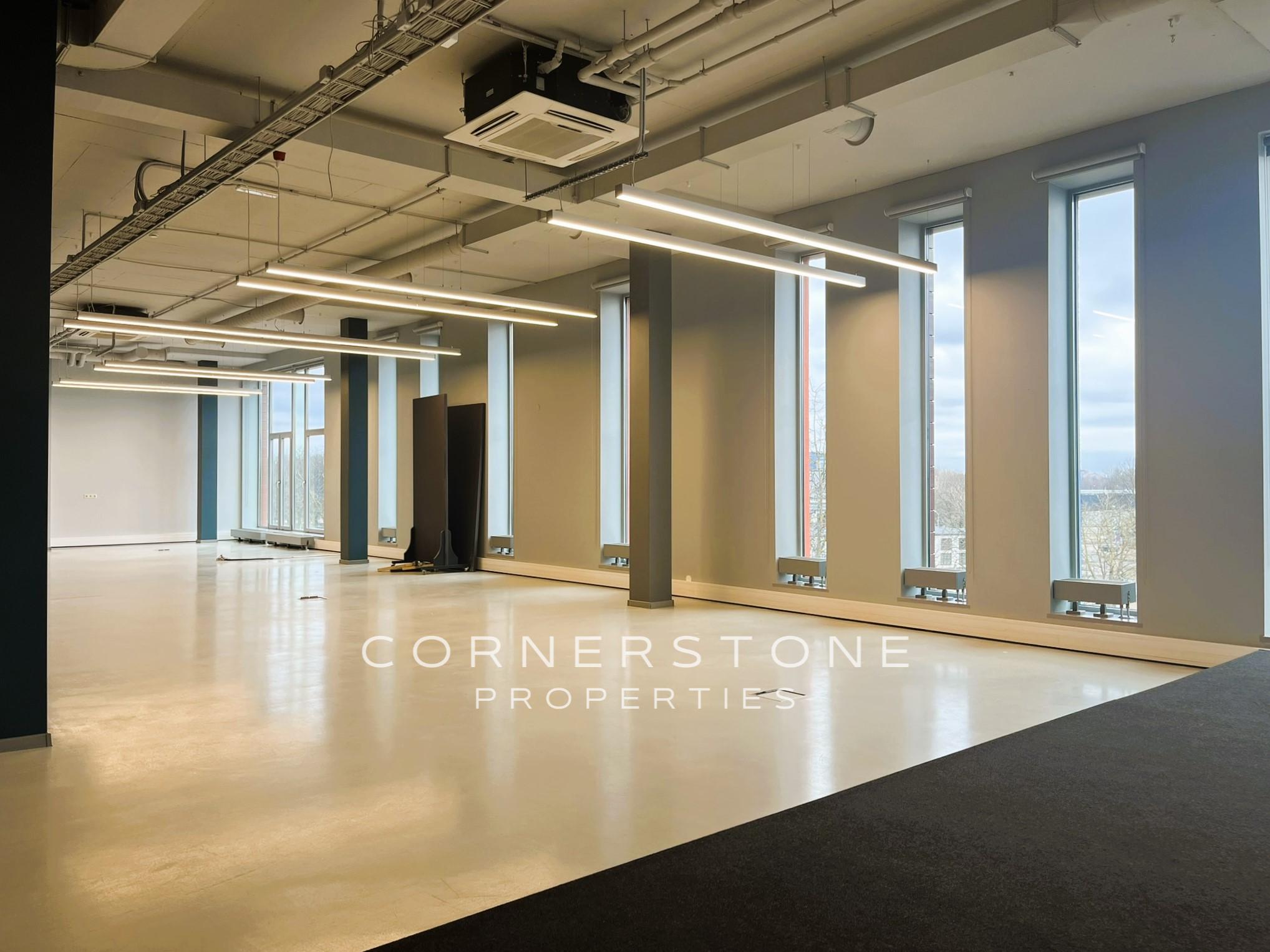 Birojs 354 m², Toma ielā 4