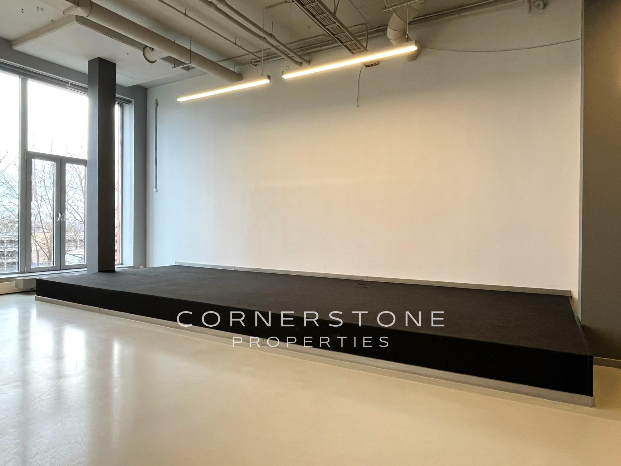 Birojs 354 m², Toma ielā 4