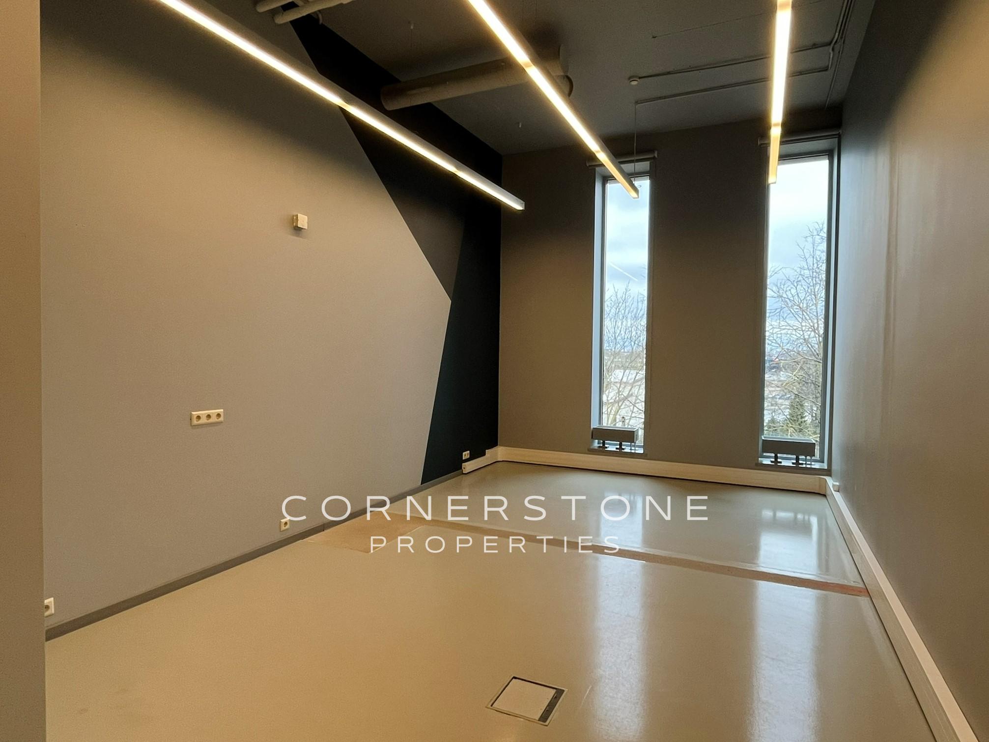 Birojs 354 m², Toma ielā 4