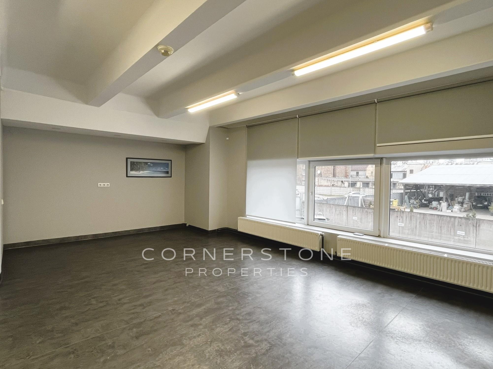 Birojs 34 m², Mazā Krasta ielā 83