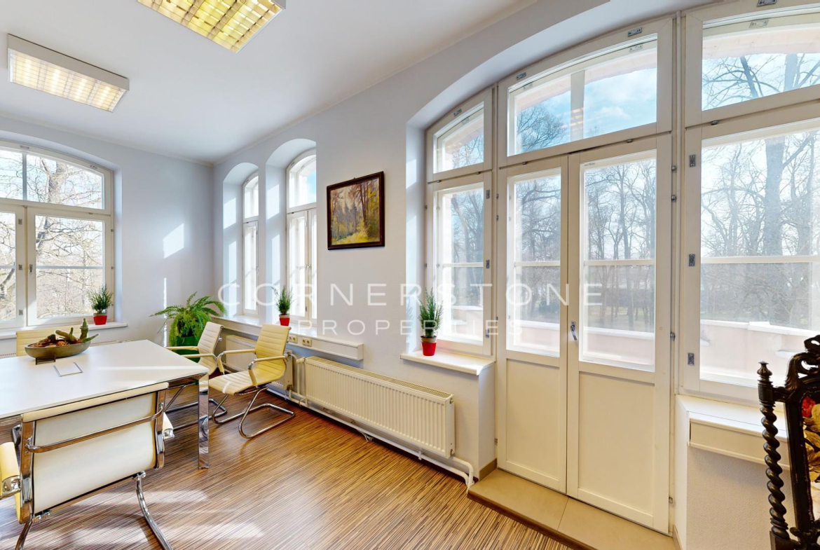 Renovēts biroju komplekss Torņkalnā