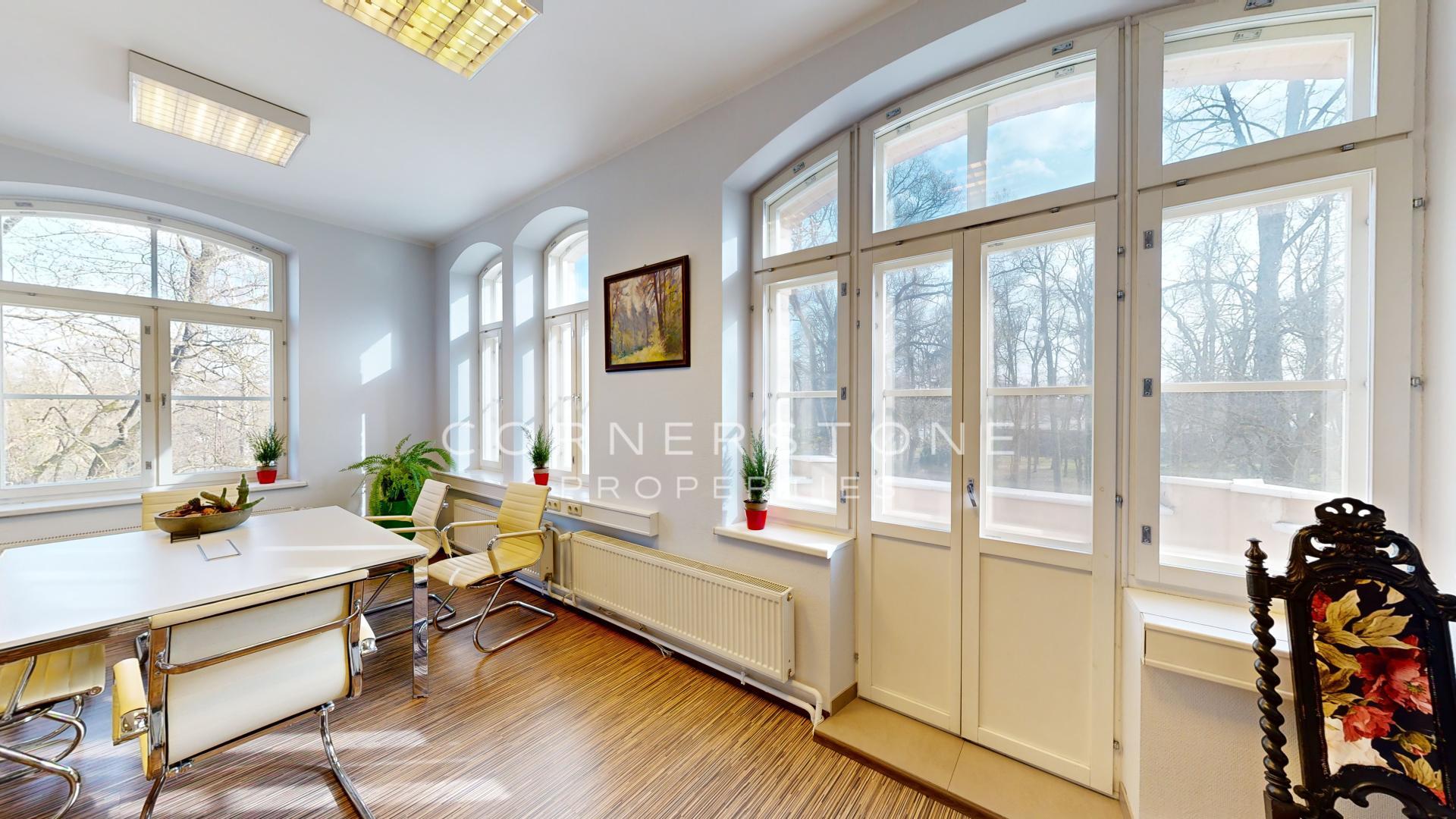 Renovēts biroju komplekss Torņkalnā