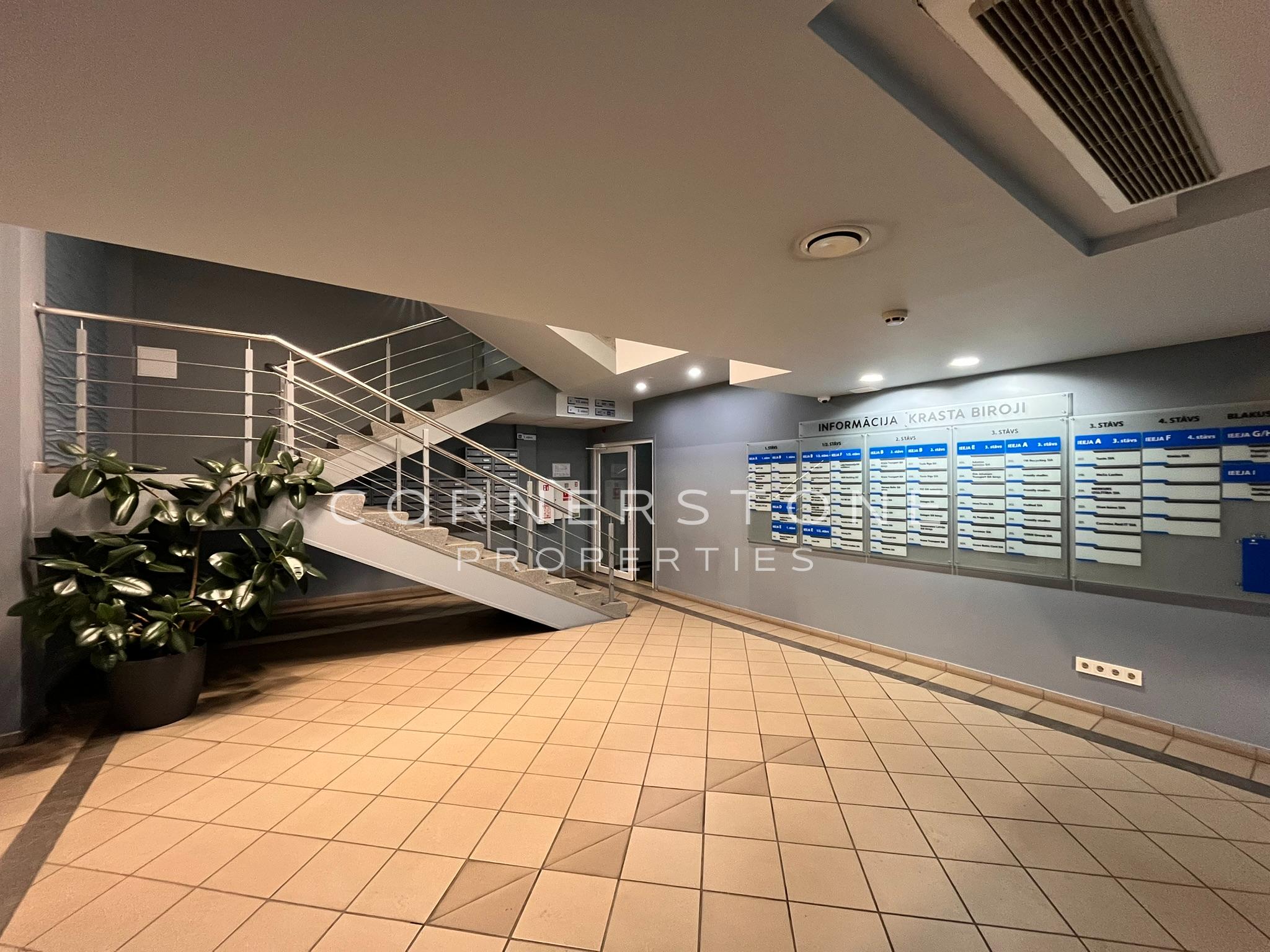 Birojs 104,5 m², Mazā Krasta ielā 83
