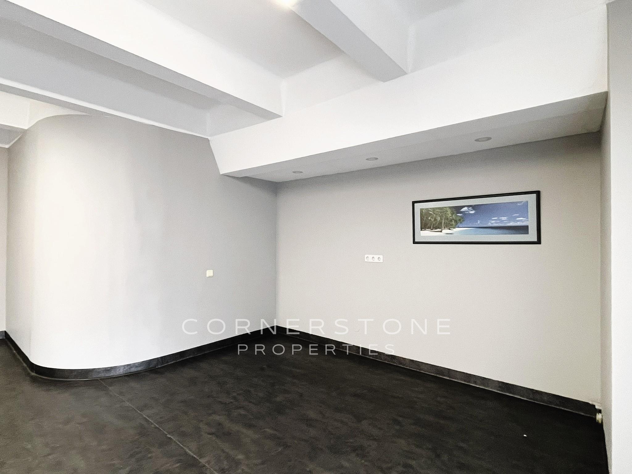 Birojs 34 m², Mazā Krasta ielā 83