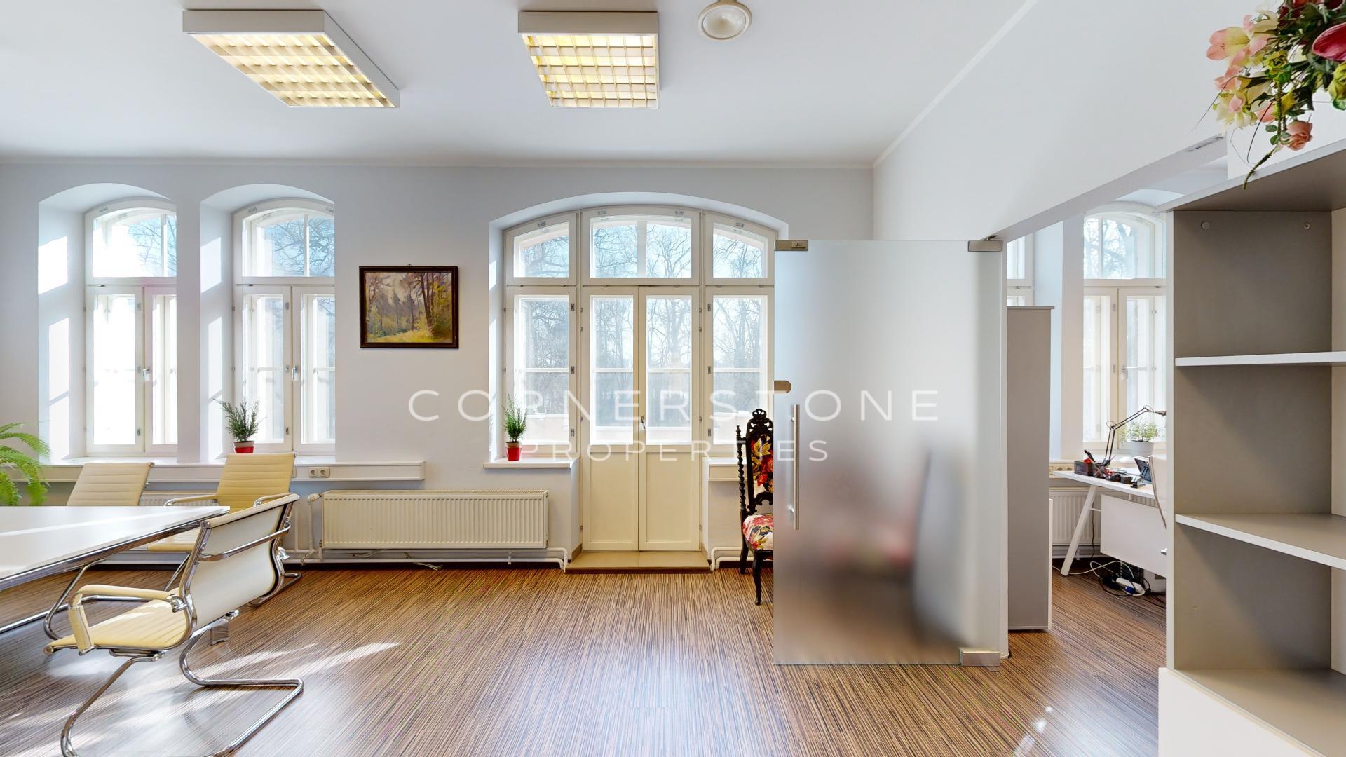 Renovēts biroju komplekss Torņkalnā