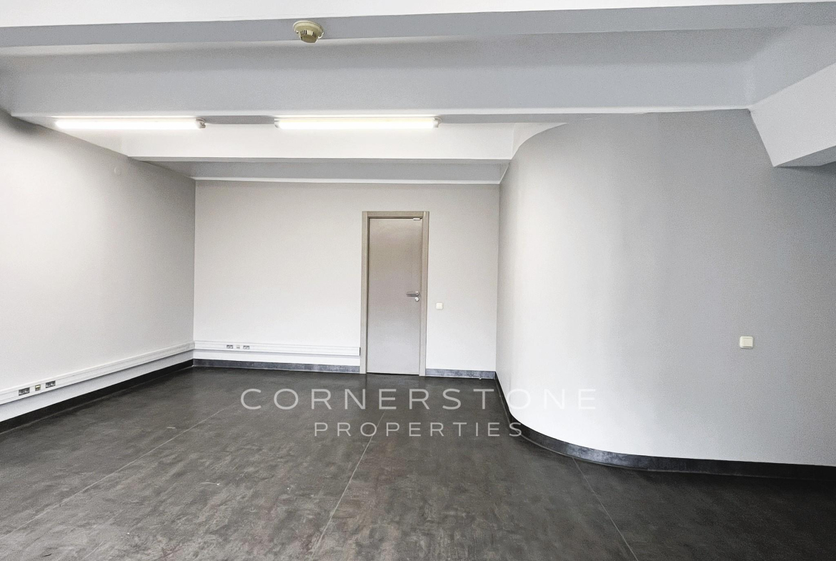 Birojs 34 m², Mazā Krasta ielā 83