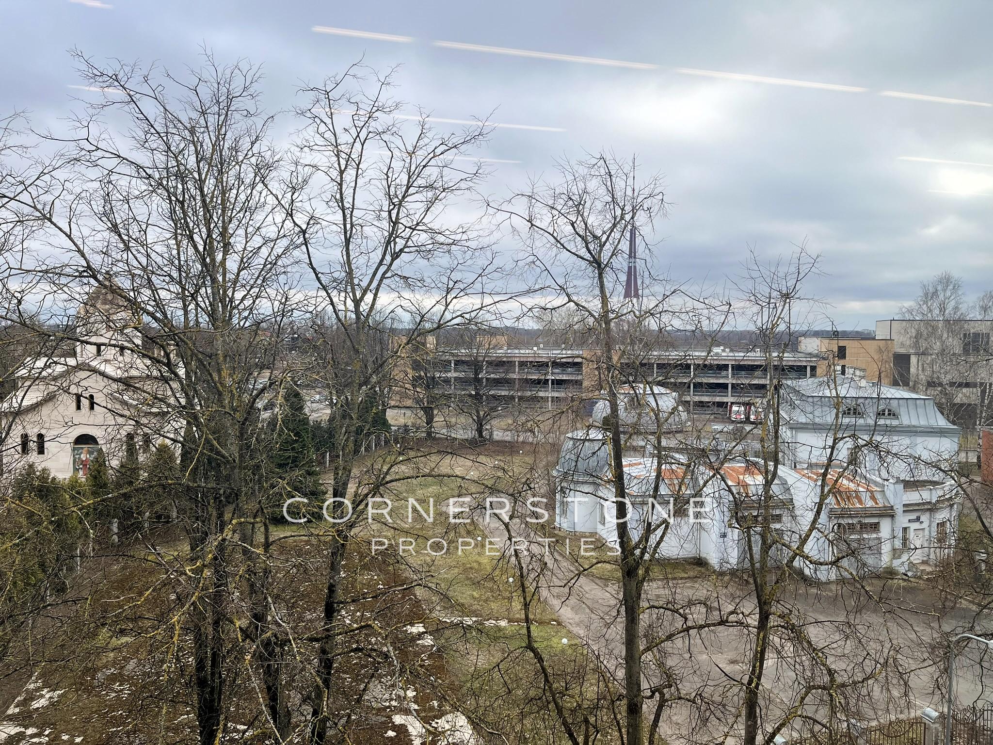 Birojs 354 m², Toma ielā 4