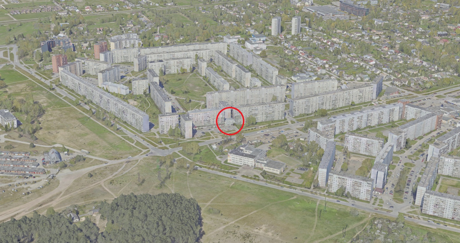 Pārdod daudzfunkcionālu ēku Ziepniekkalnā