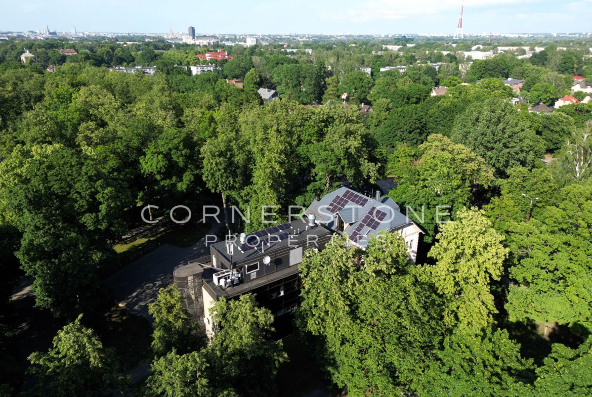 Renovēts biroju komplekss Torņkalnā
