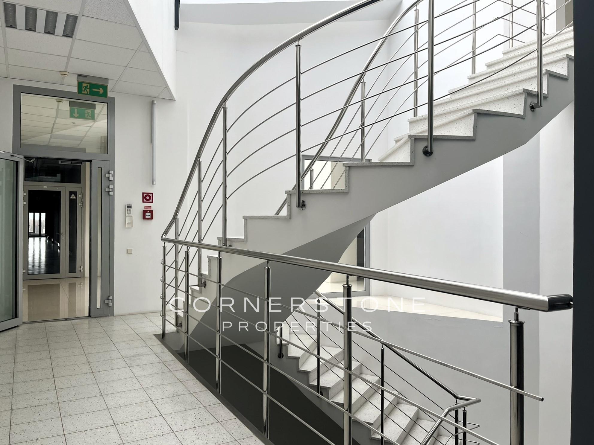 Birojs 354 m², Toma ielā 4