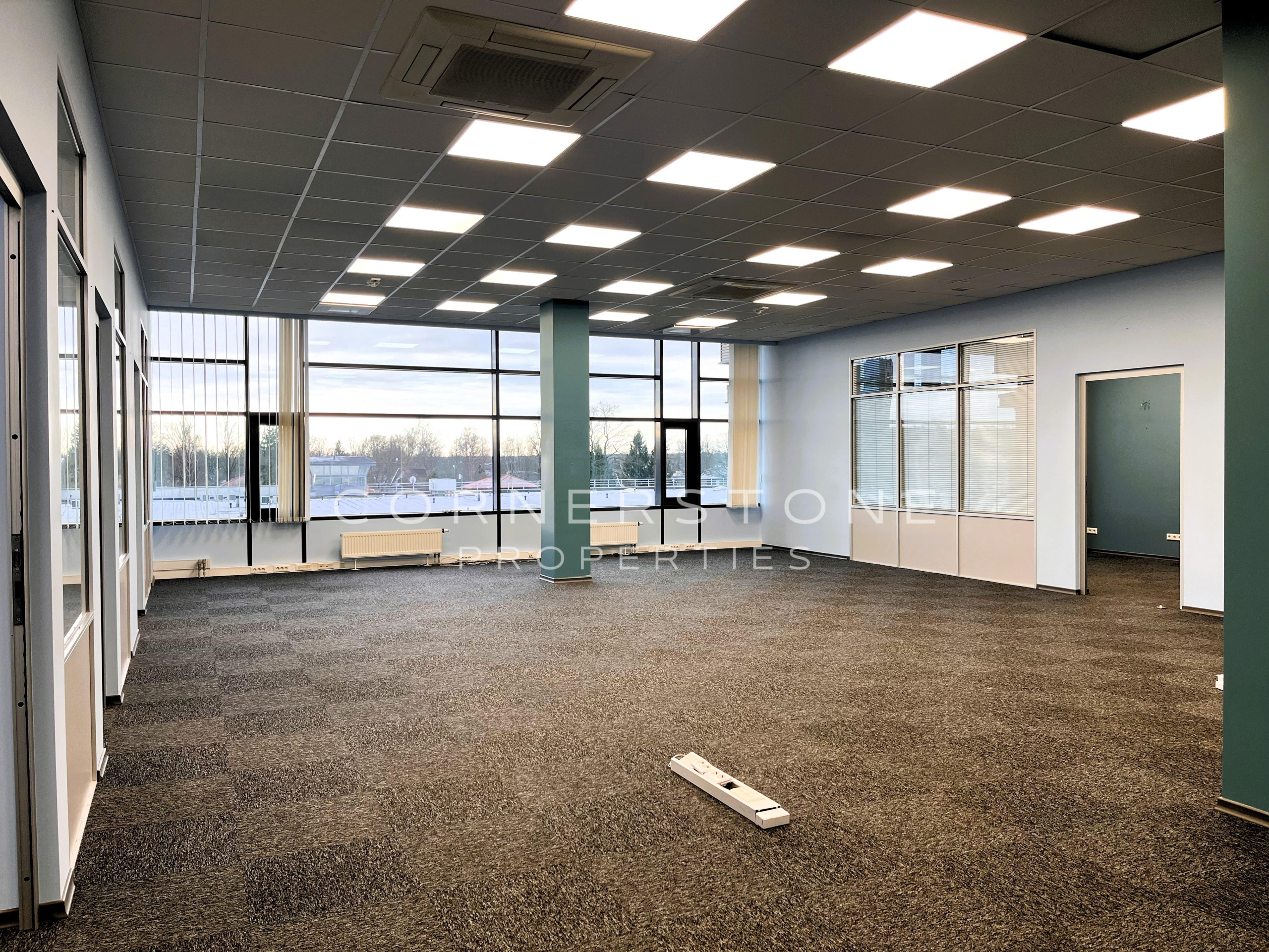 Biroja telpas 210 m2, Vienības gatvē 109