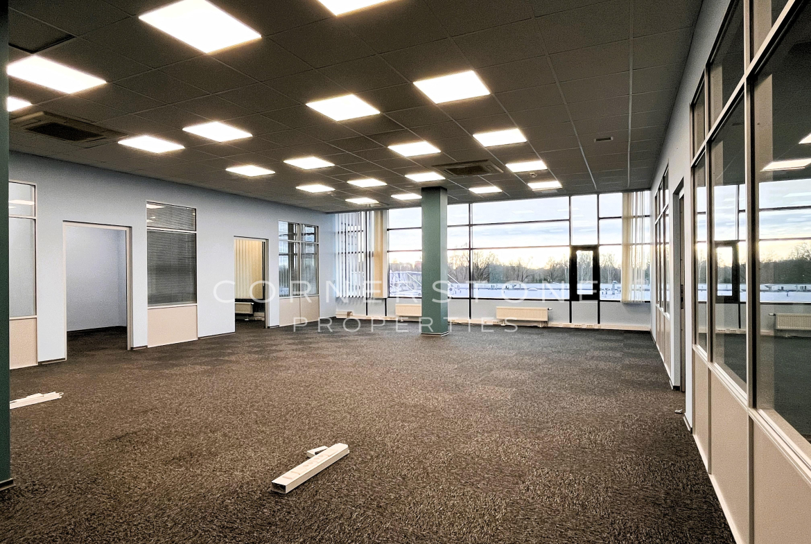 Biroja telpas 210 m2, Vienības gatvē 109