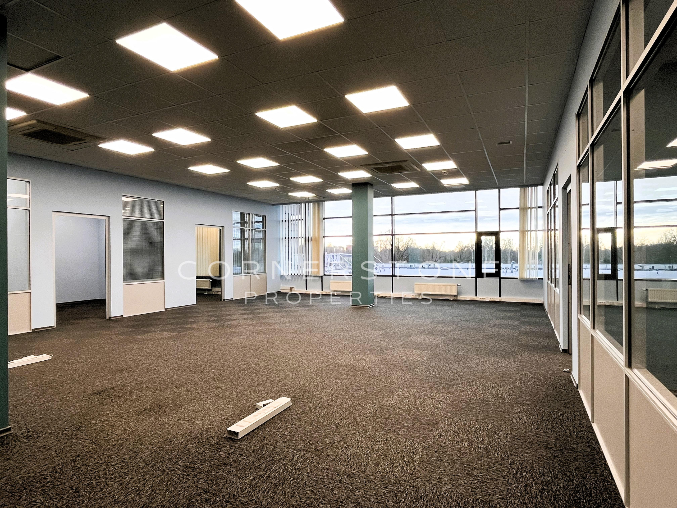 Biroja telpas 210 m2, Vienības gatvē 109