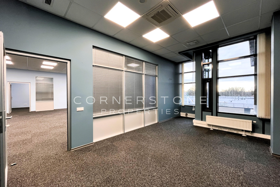Biroja telpas 210 m2, Vienības gatvē 109