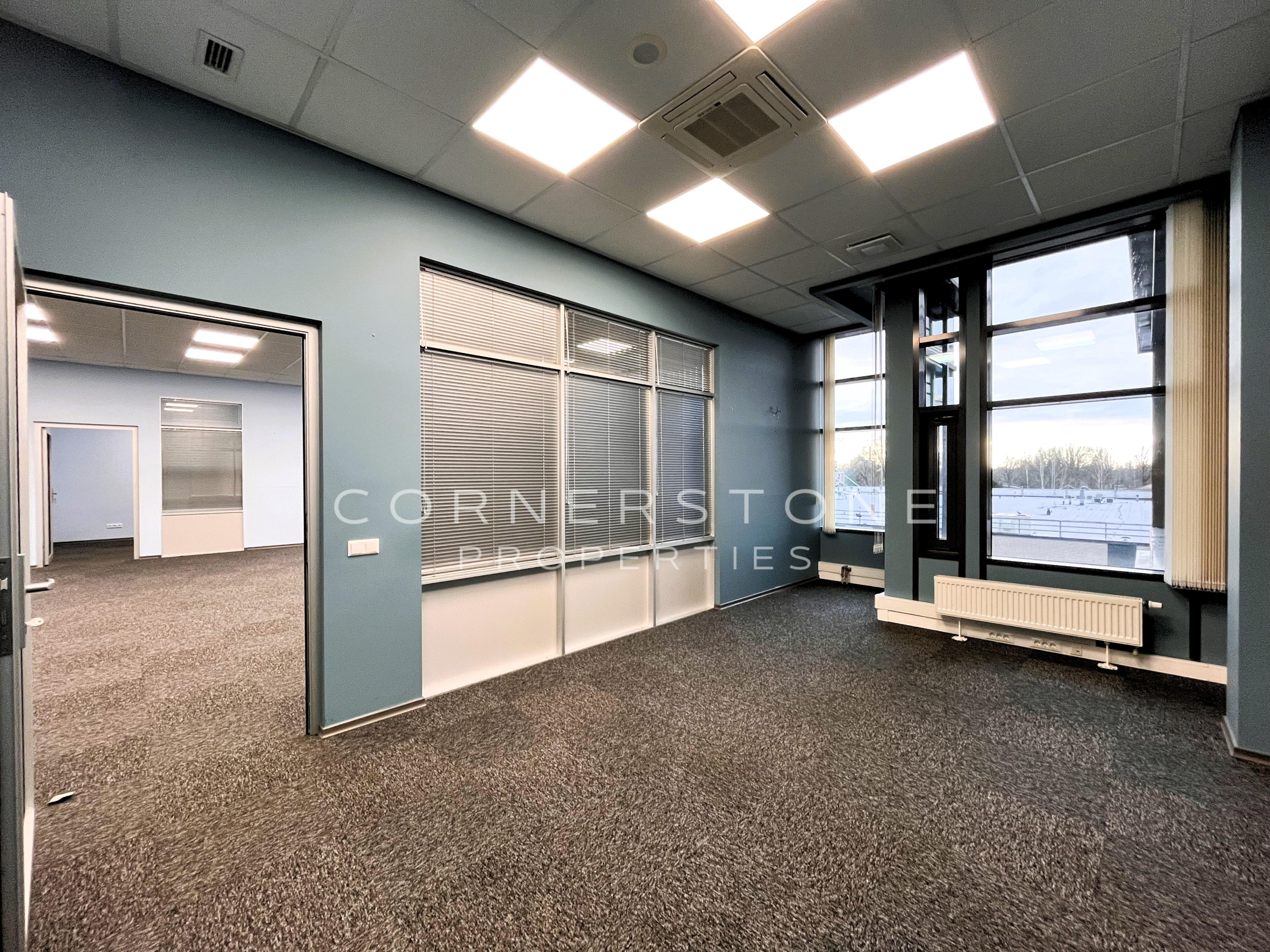 Biroja telpas 210 m2, Vienības gatvē 109