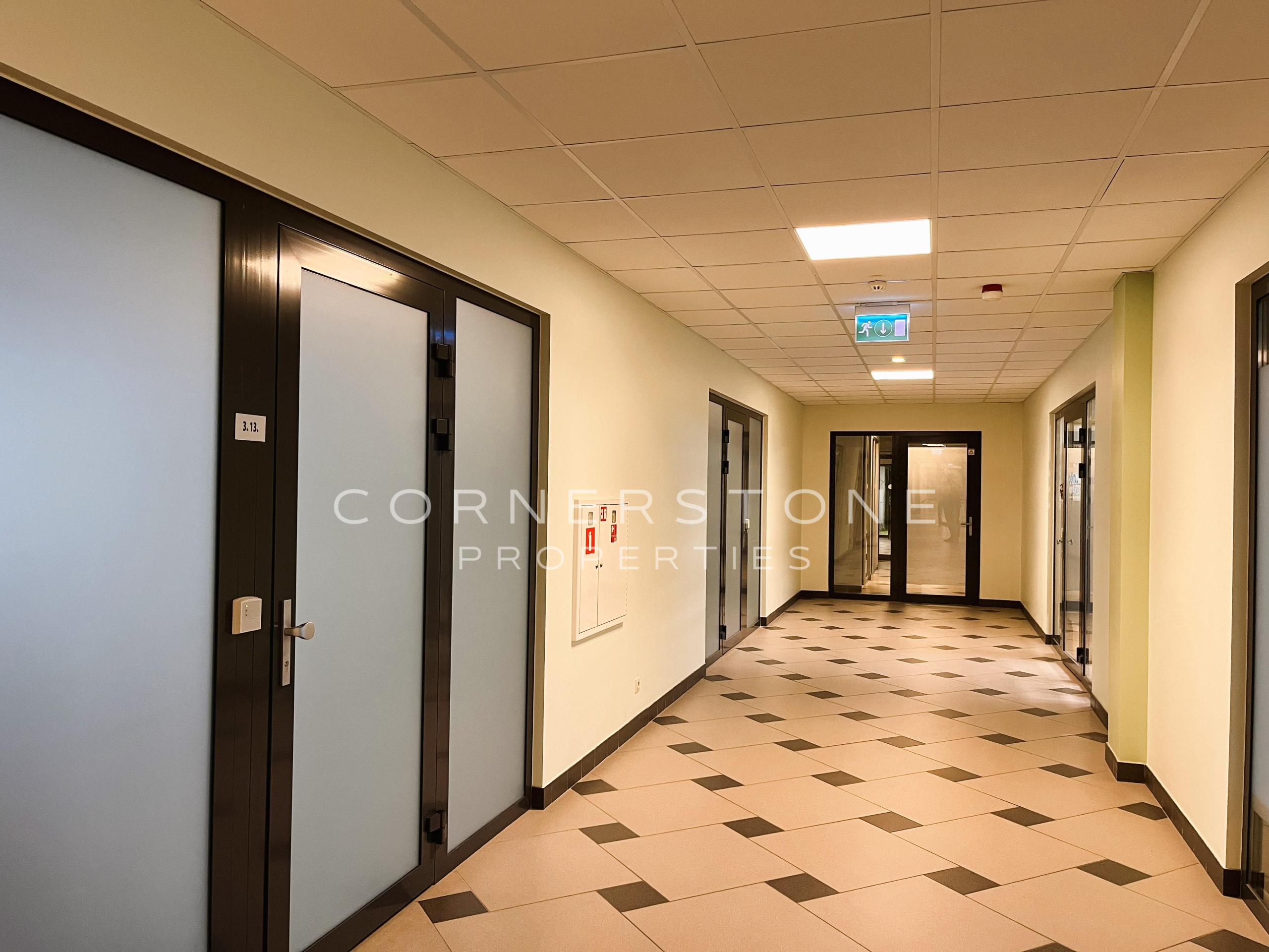 Biroja telpas 210 m2, Vienības gatvē 109