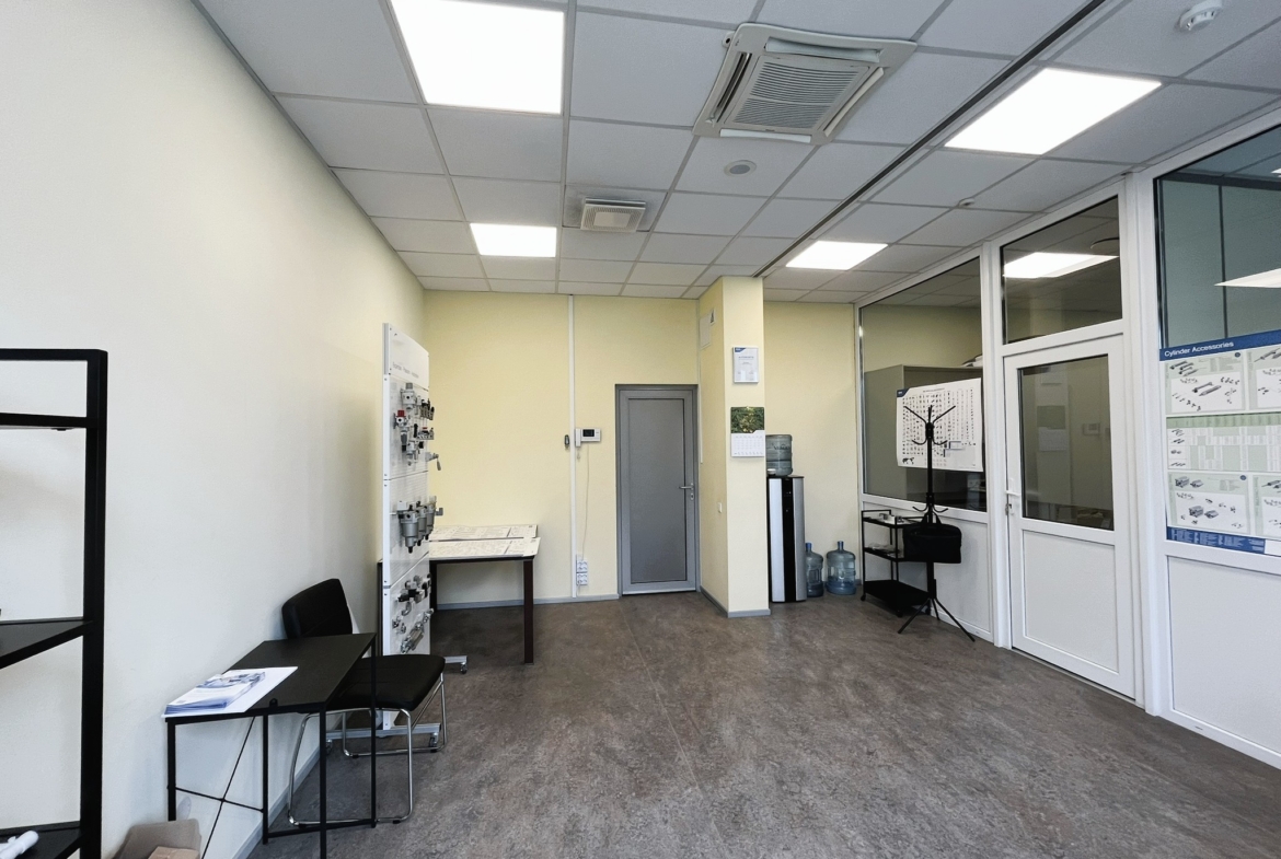 Biroja telpas 56 m2 Ulbrokas ielā 23