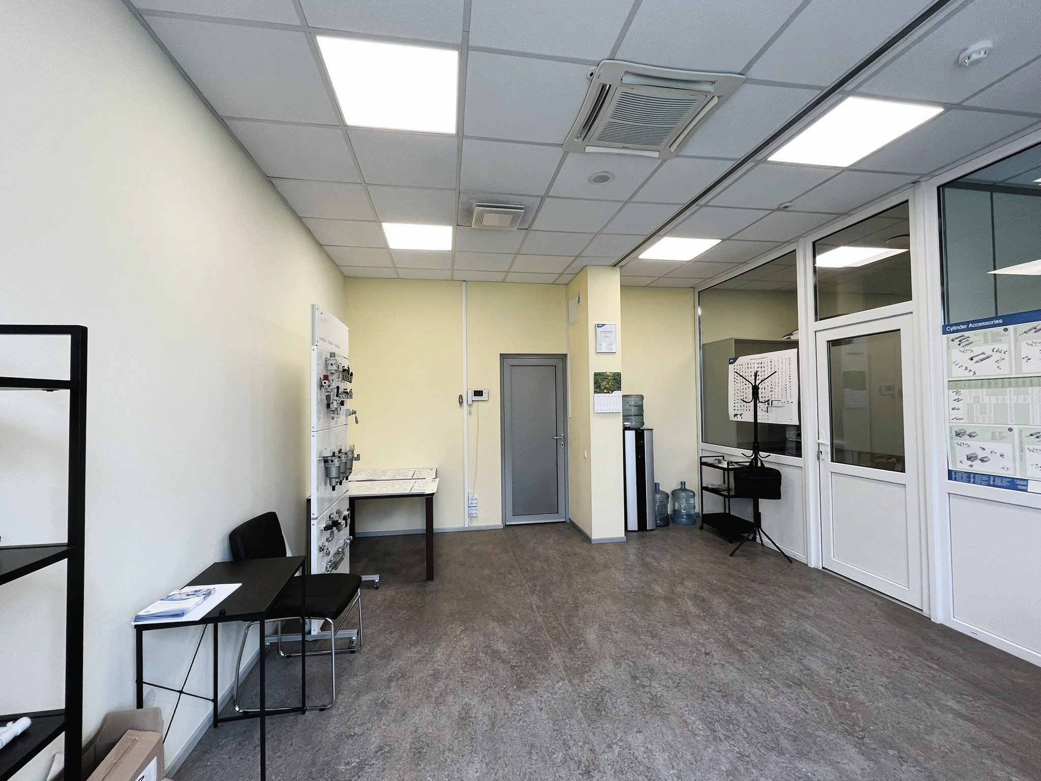 1a Biroja telpas 56 m2 Ulbrokas ielā 23