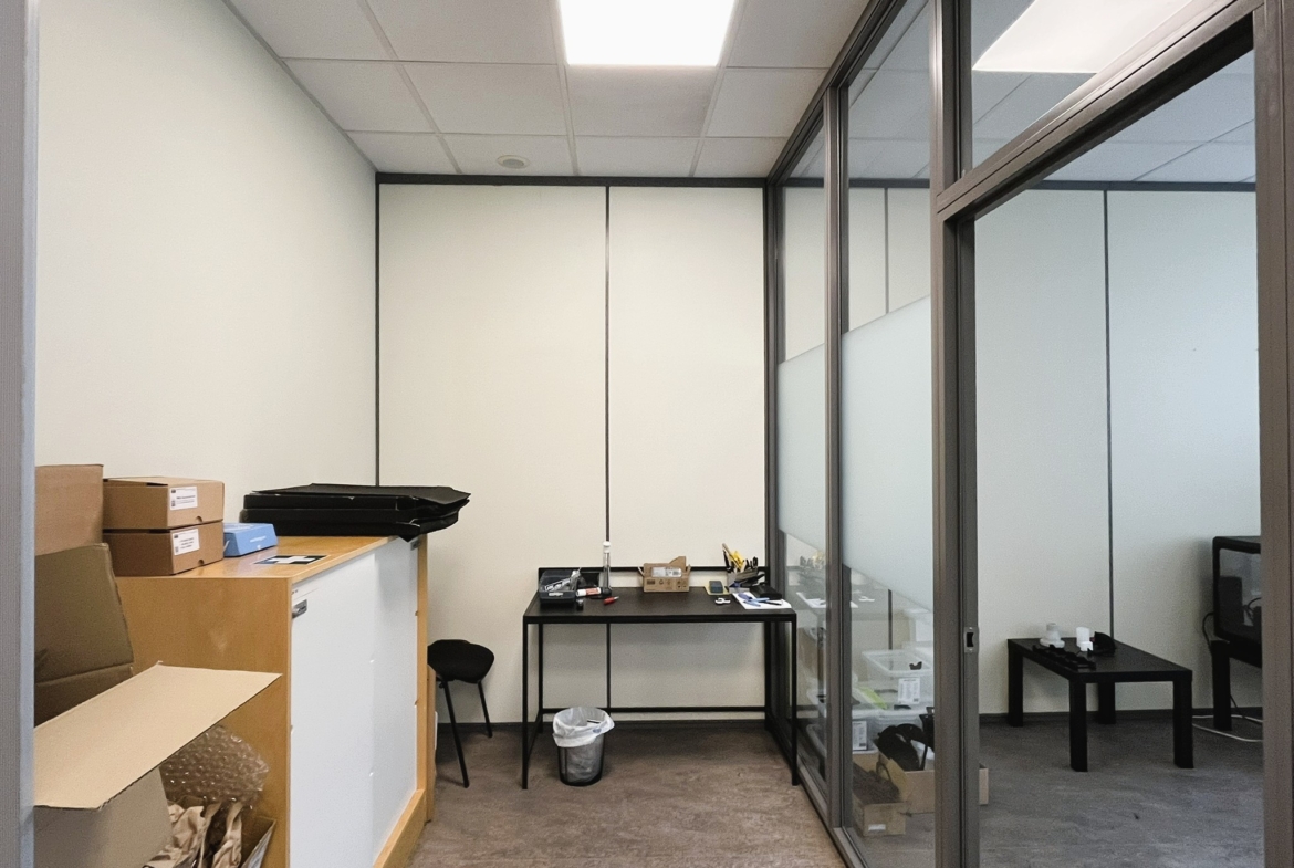 Biroja telpas 56 m2 Ulbrokas ielā 23