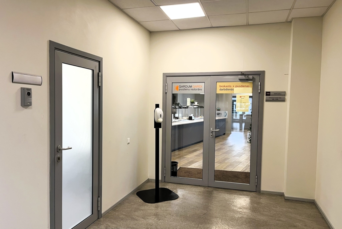 Biroja telpas 56 m2 Ulbrokas ielā 23