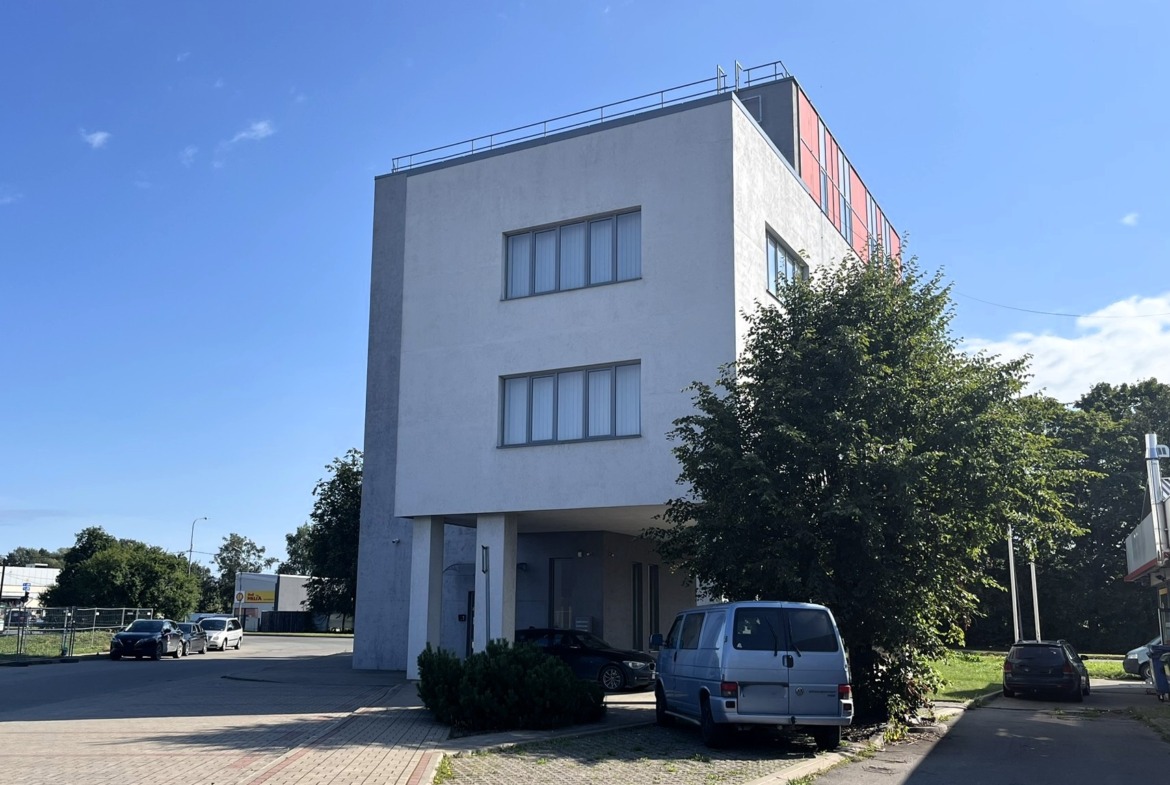 Biroju ēka Dārzciema ielā 56A