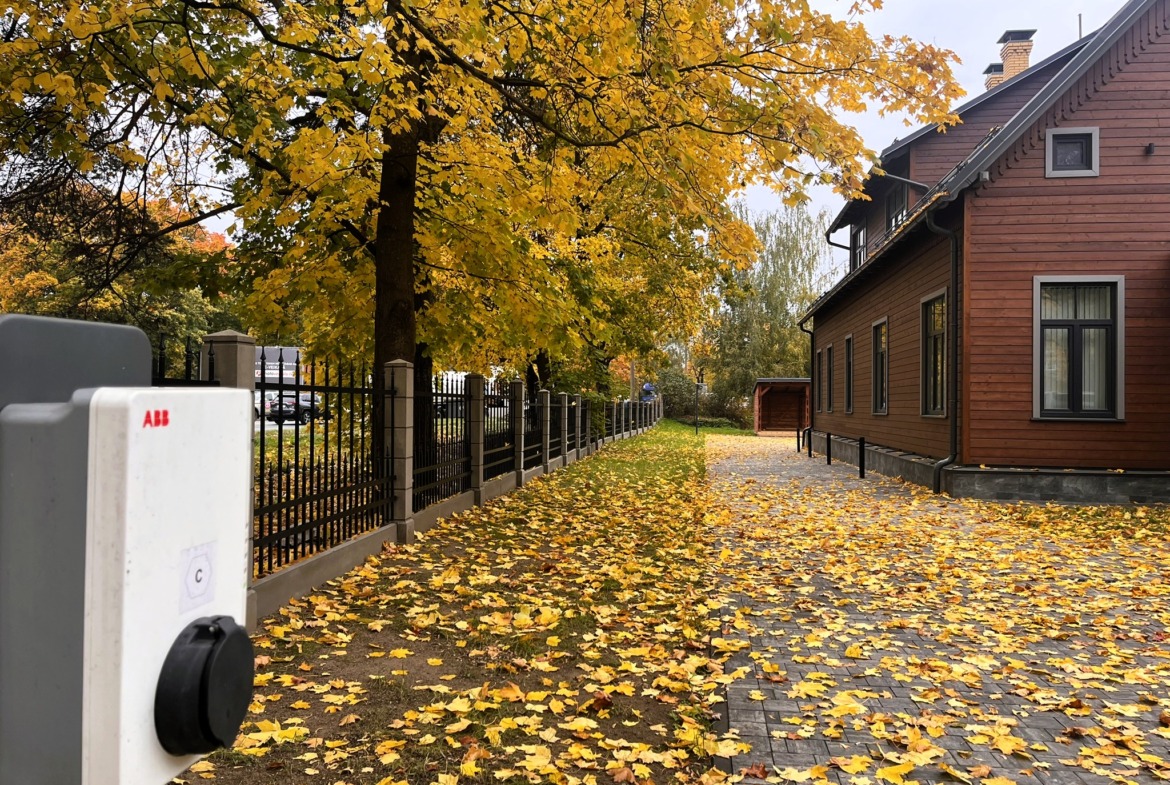 Biroja ēka Torņkalnā Vienības gatvē 57
