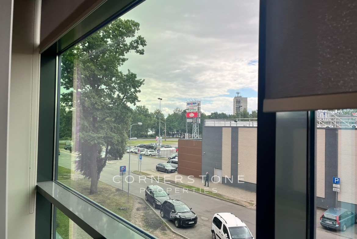 Biroja telpas 130 m2, Vienības gatvē 109