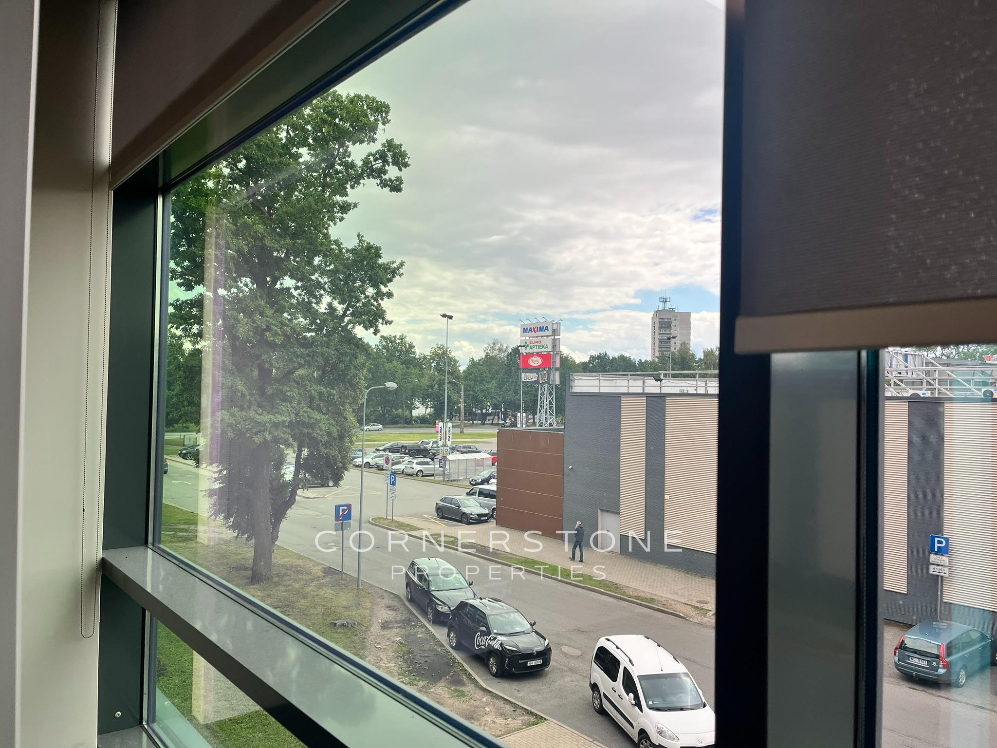 Biroja telpas 130 m2, Vienības gatvē 109