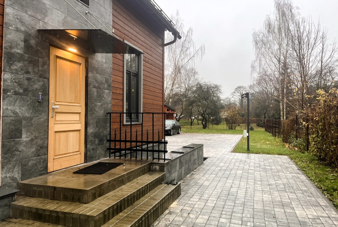 Biroja ēka Torņkalnā Vienības gatvē 57