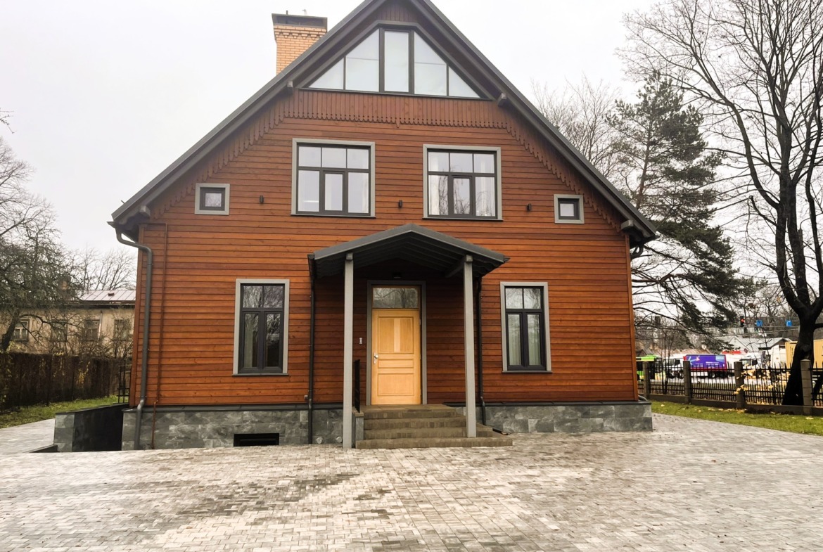 Biroja ēka Torņkalnā Vienības gatvē 57
