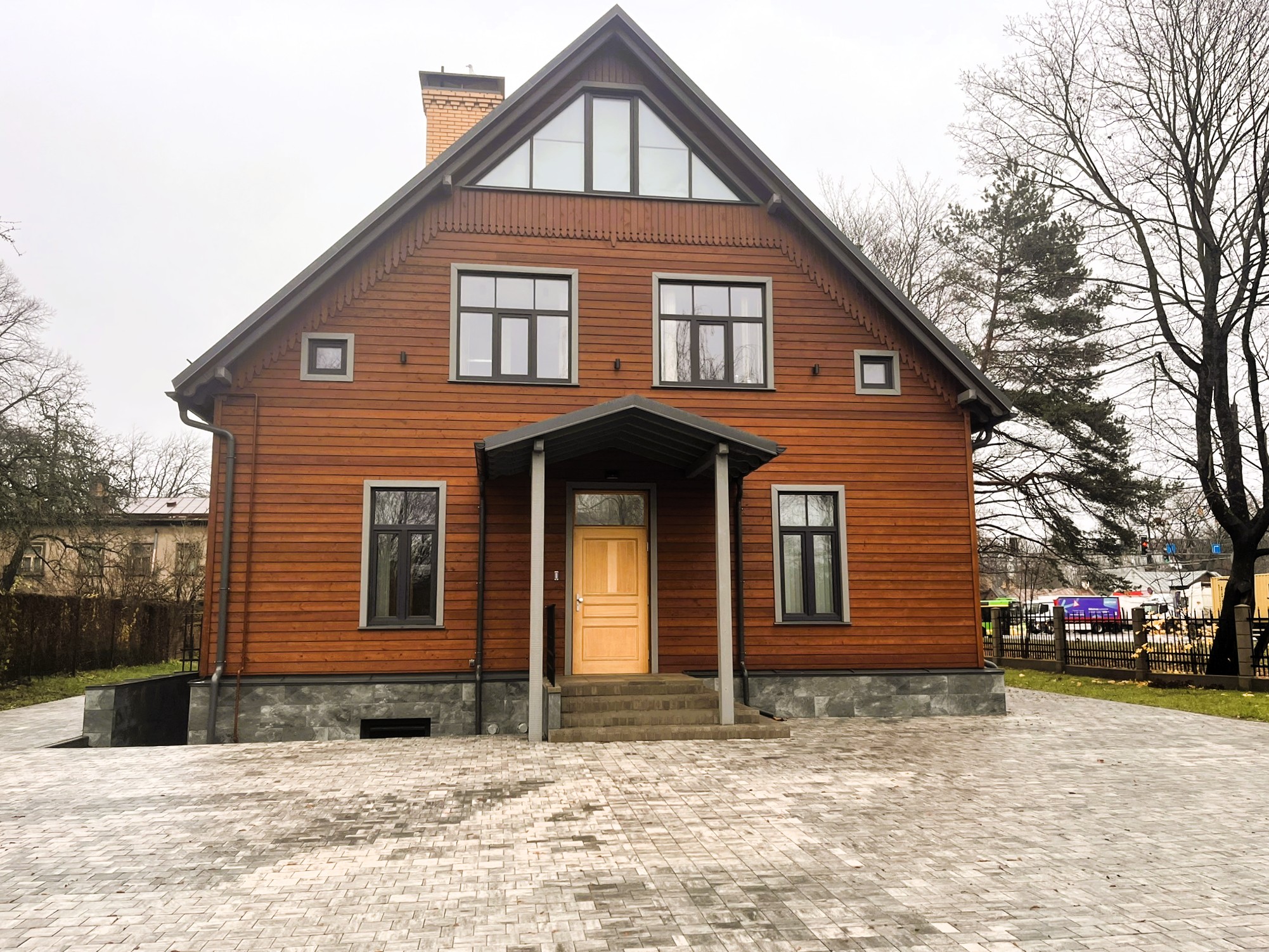Biroja ēka Torņkalnā Vienības gatvē 57