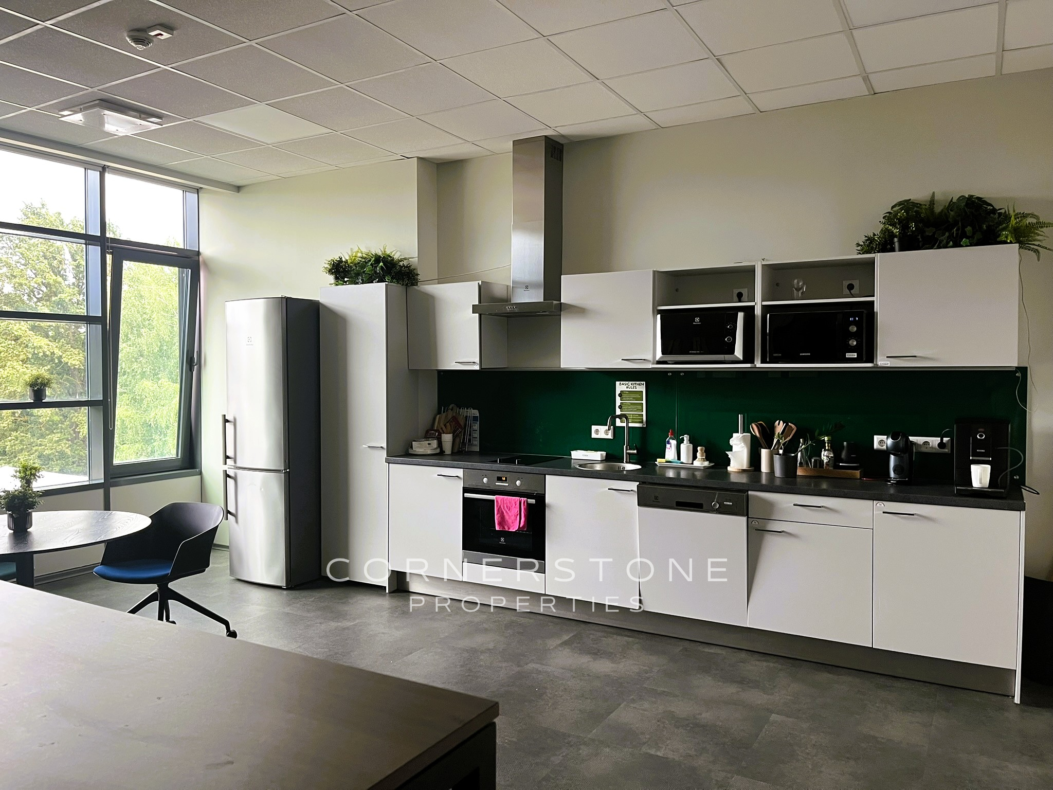 Biroja telpas 130 m2, Vienības gatvē 109