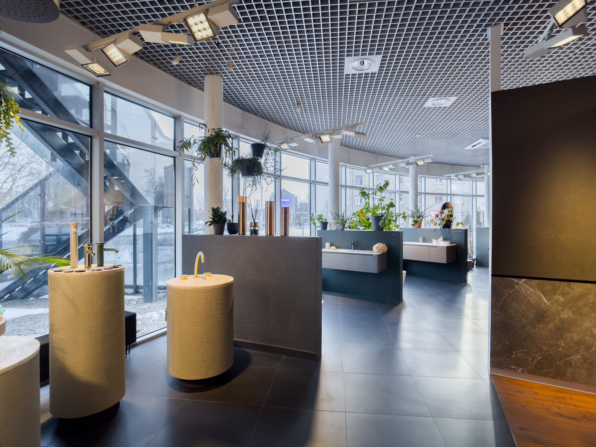 Komerctelpas 200 m2 showroom telpas Rīgā Skanstes City