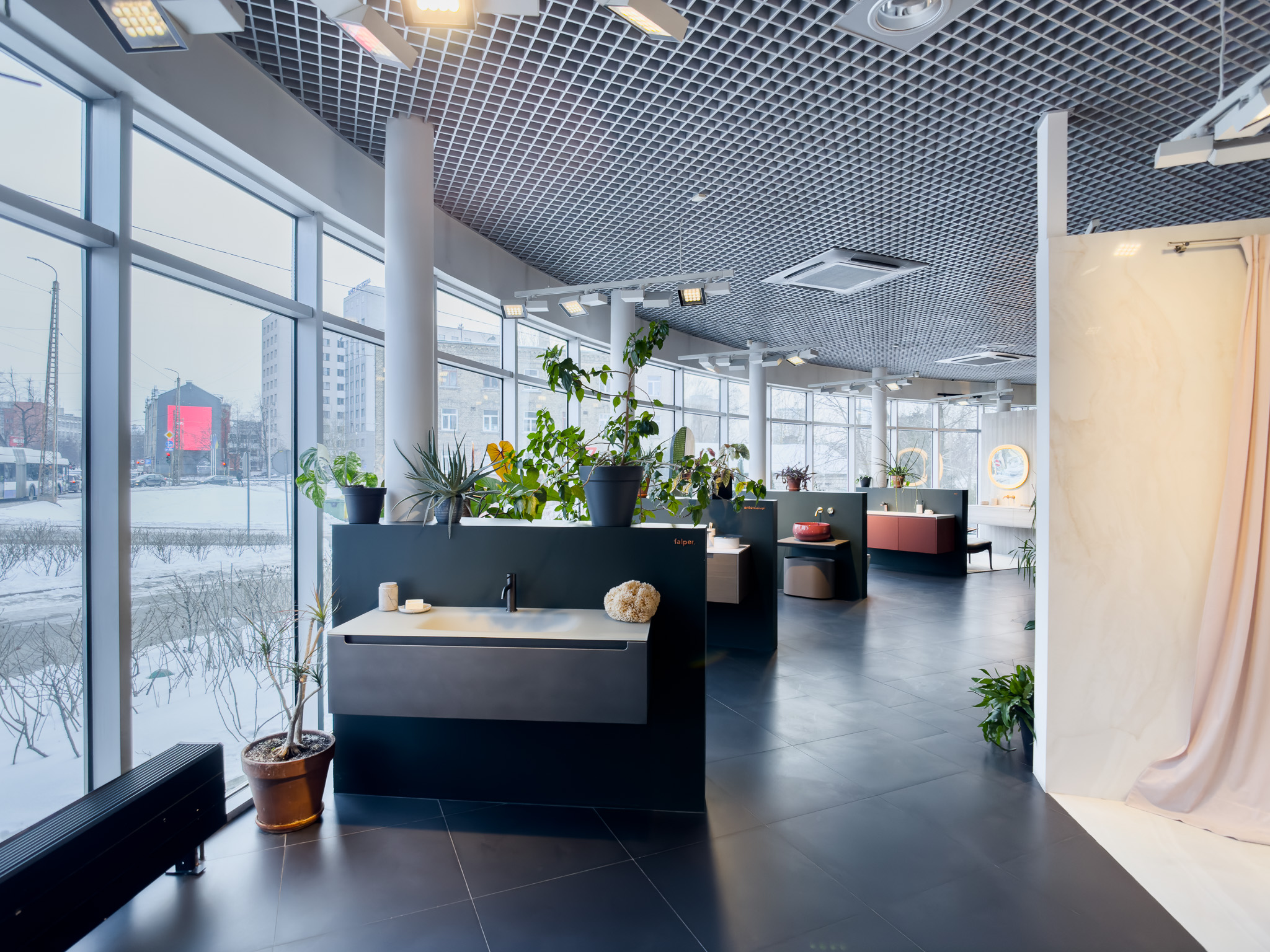 Komerctelpas 200 m2 showroom telpas Rīgā Skanstes City