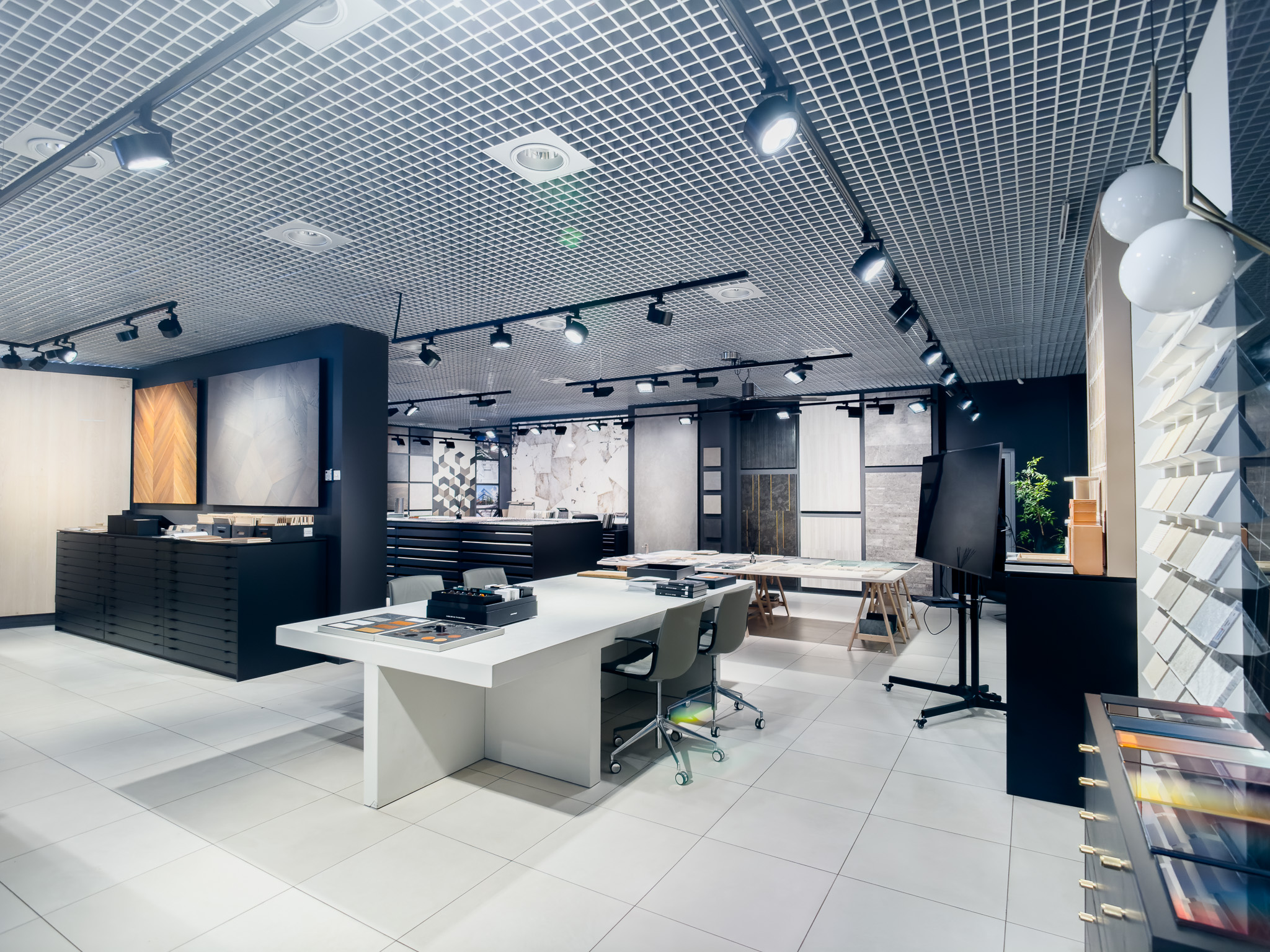 Komerctelpas 200 m2 showroom telpas Rīgā Skanstes City