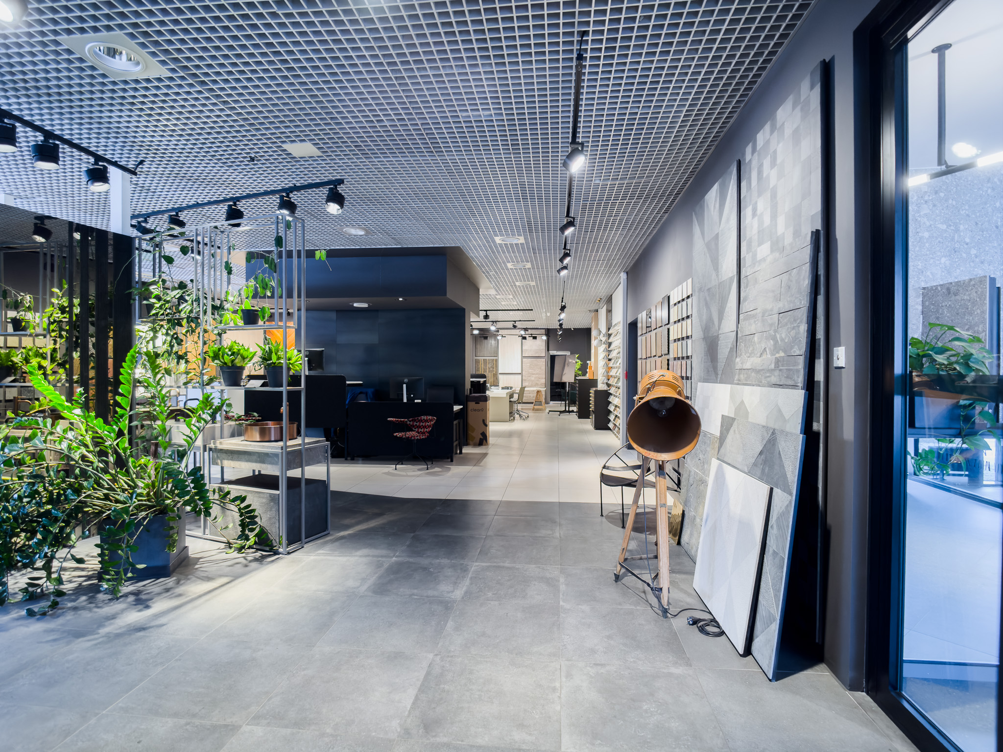 Komerctelpas 200 m2 showroom telpas Rīgā Skanstes City